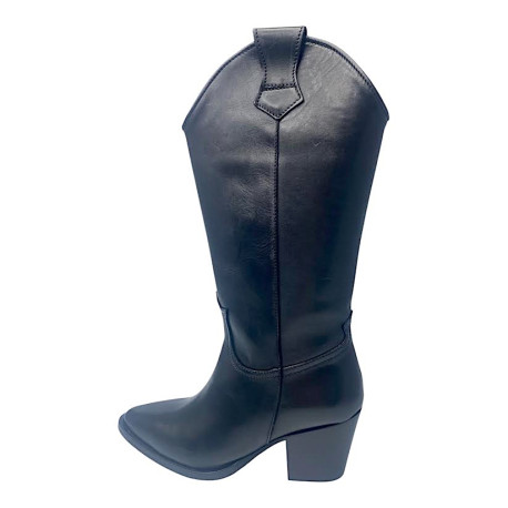 BOTA DOLLY. COKO GALVEZ.